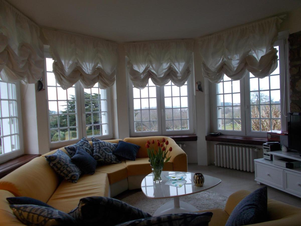 Les Ajoncs Bed & Breakfast พลูเกรส์ซองต์ ภายนอก รูปภาพ