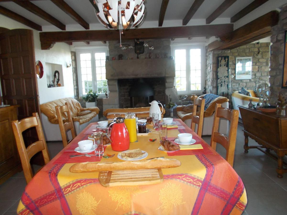 Les Ajoncs Bed & Breakfast พลูเกรส์ซองต์ ภายนอก รูปภาพ